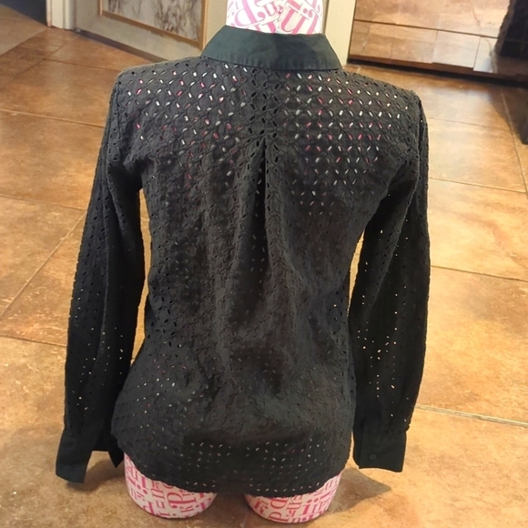 H&M Olive green button down top. - Picture 2 of 4